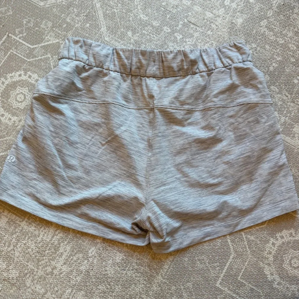 Lululemon On The Fly Shorts 2.5